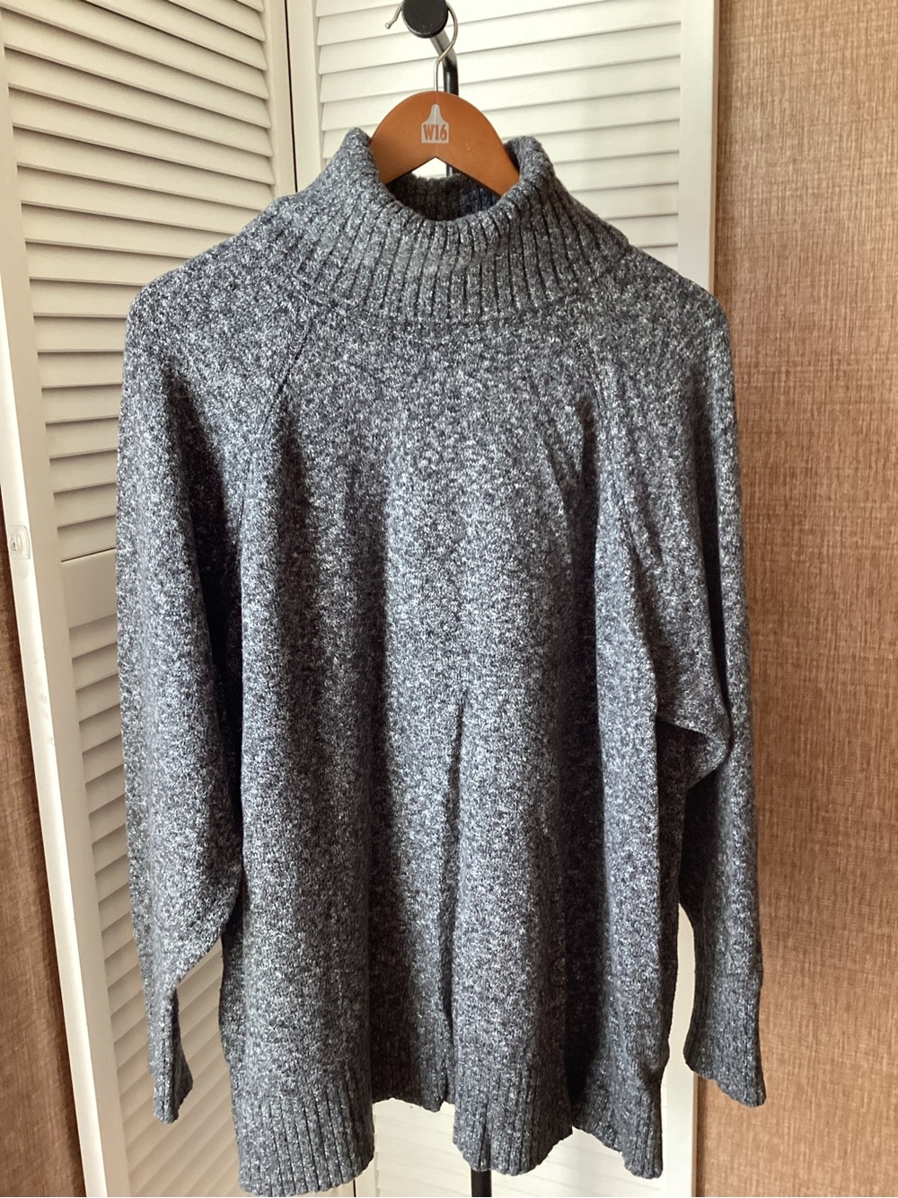 Old Navy Men's Charcoal Grey Turtleneck Sweater